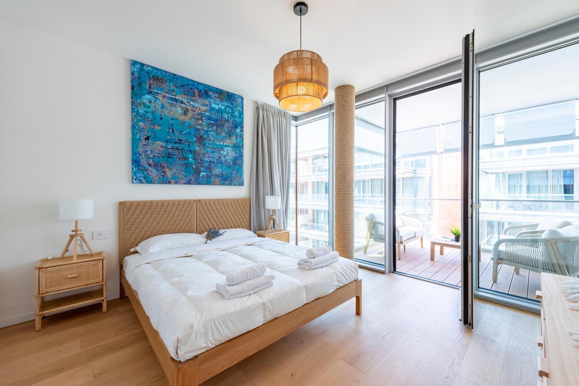 Sea View Waterfront - Happy Apartment